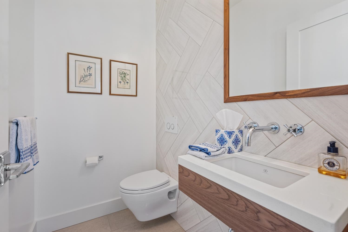 Breakfast Nook Photo of 1 123 W 14 Avenue, Vancouver, BC