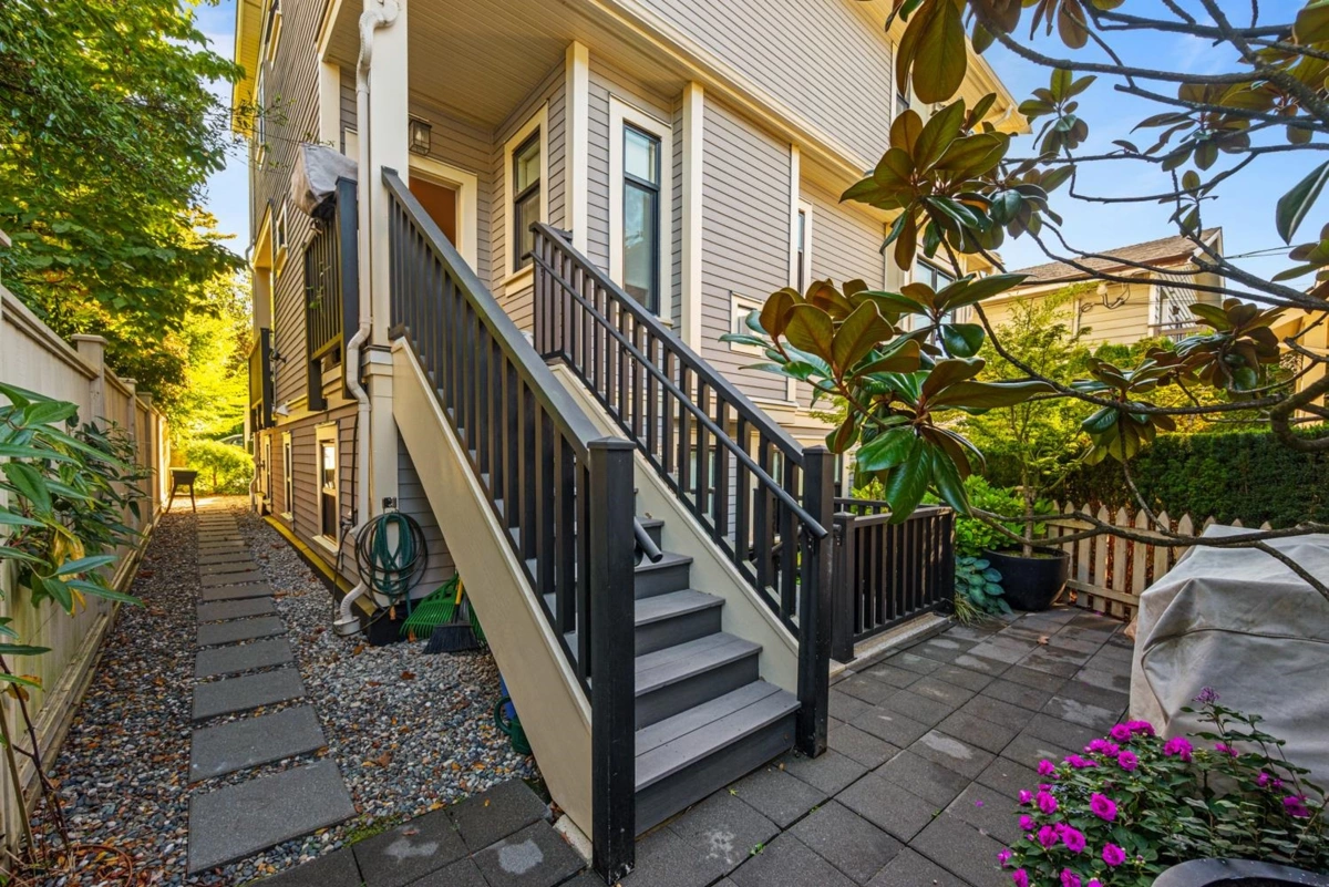 Hallway Photo of 1 123 W 14 Avenue, Vancouver, BC