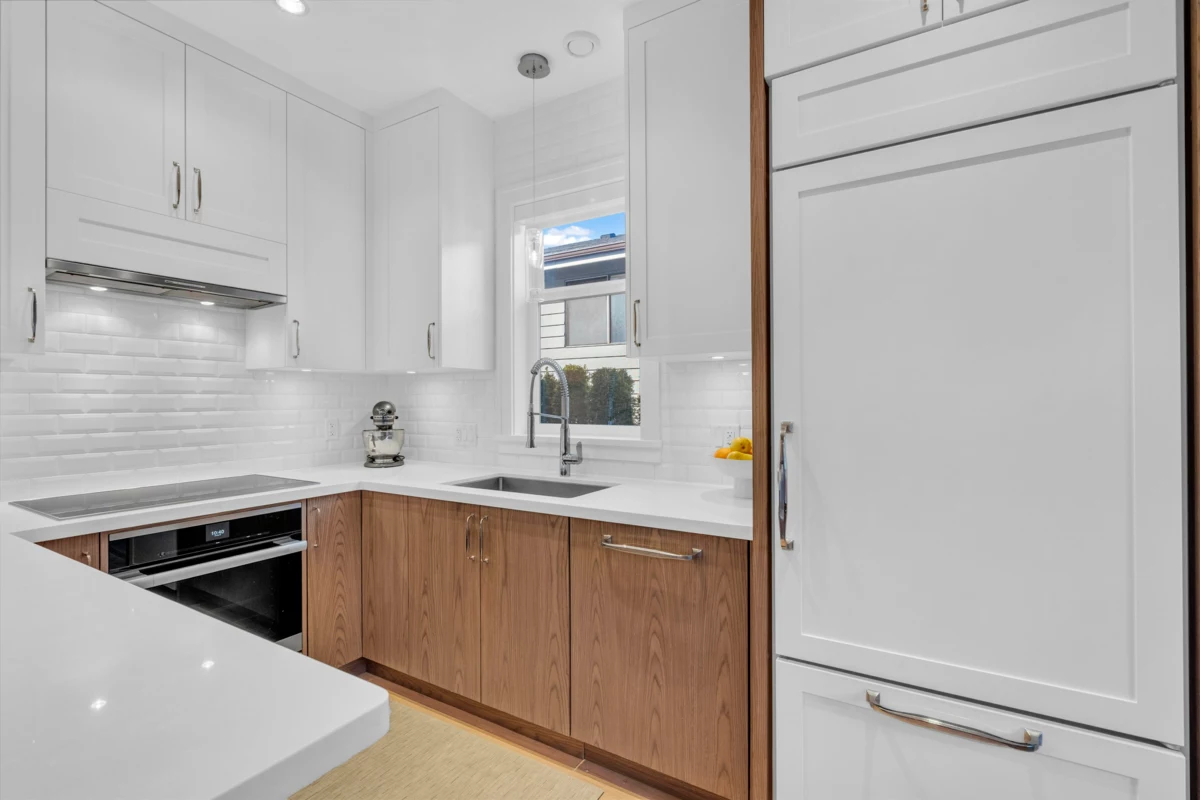 Kitchen Island Photo of 1 123 W 14 Avenue, Vancouver, BC