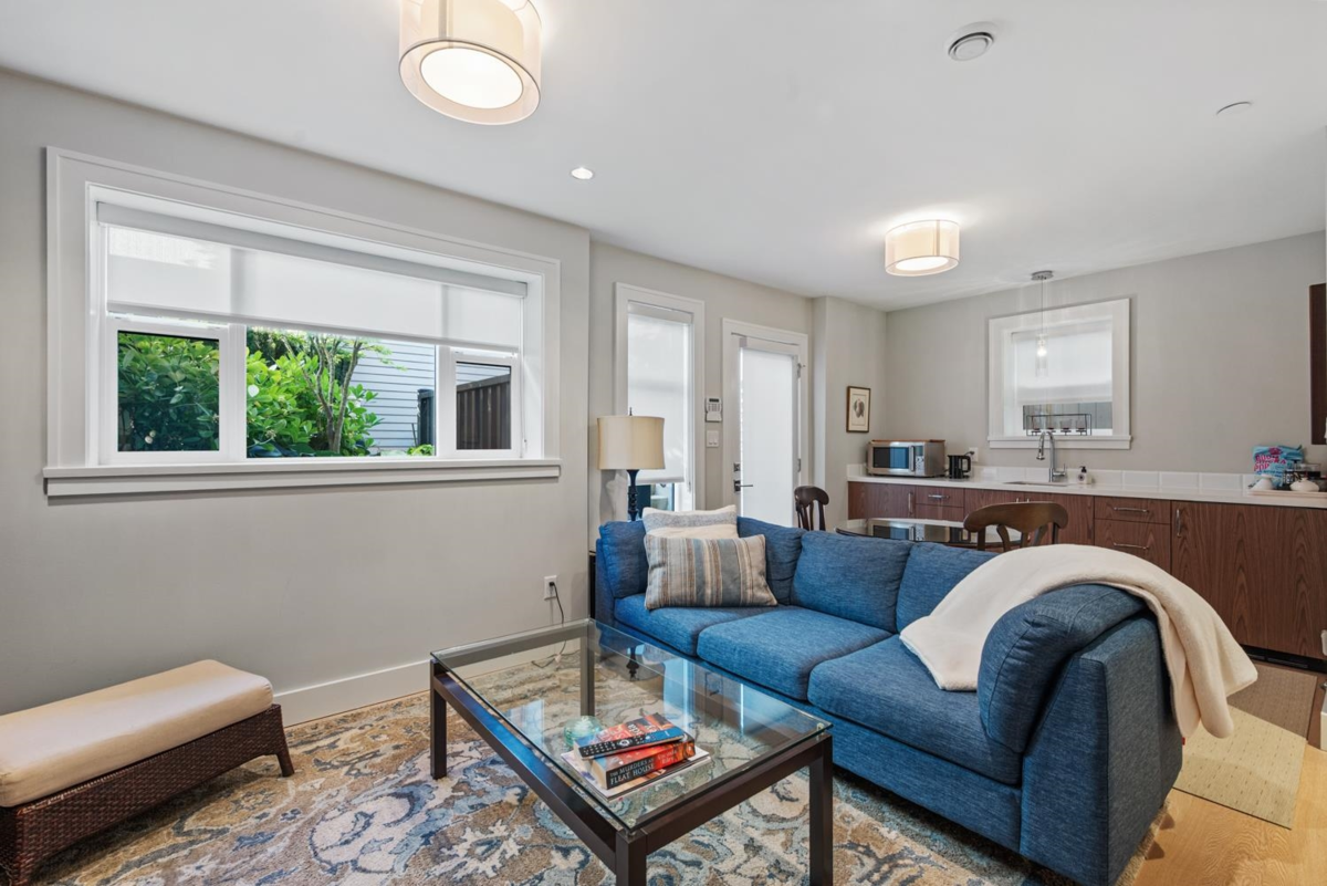 Laundry Room Photo of 1 123 W 14 Avenue, Vancouver, BC