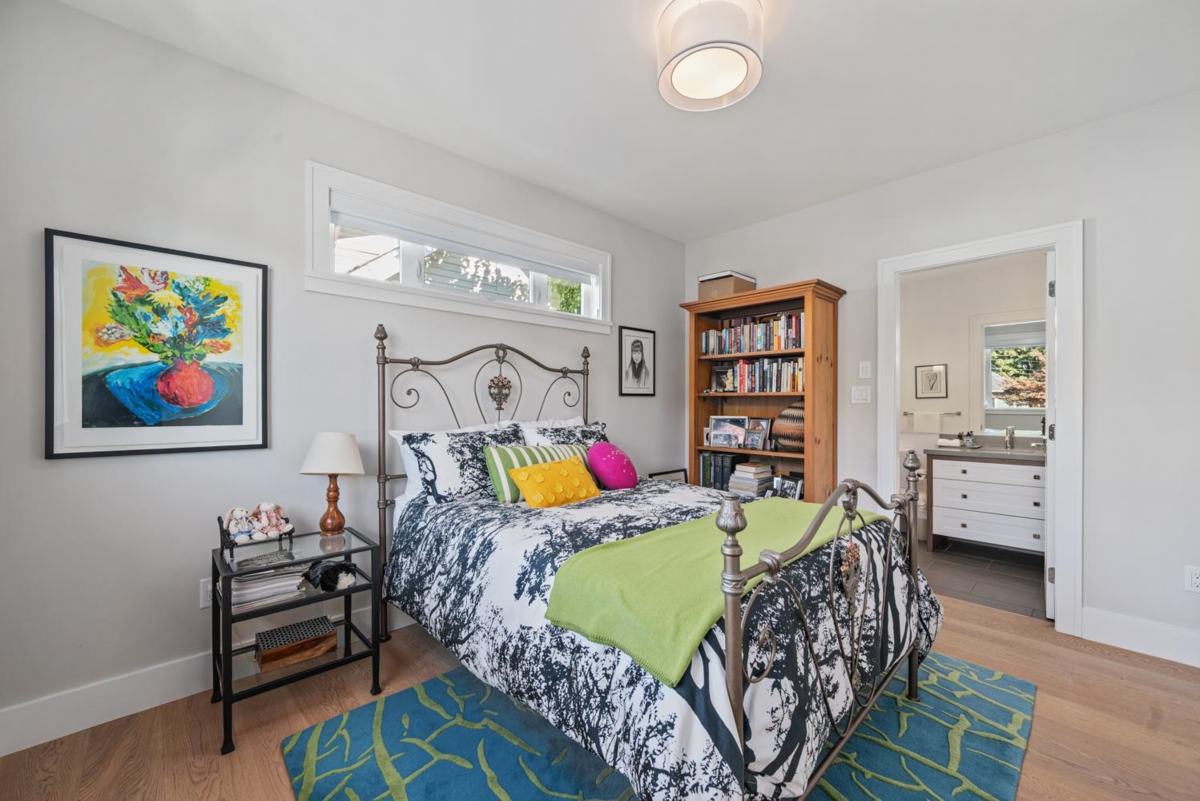 Powder Room Photo of 1 123 W 14 Avenue, Vancouver, BC