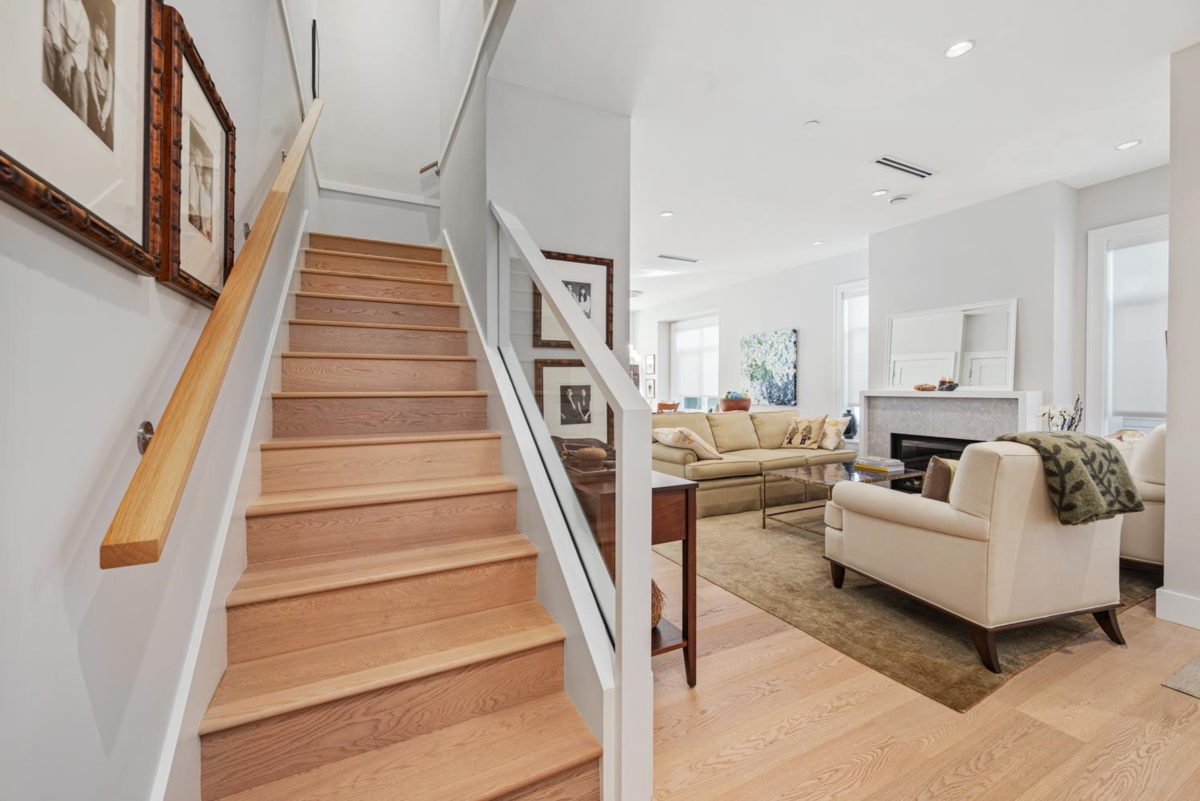 Primary Bathroom Photo of 1 123 W 14 Avenue, Vancouver, BC