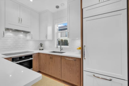 Kitchen Island Photo of 1 123 W 14 Avenue, Vancouver, BC