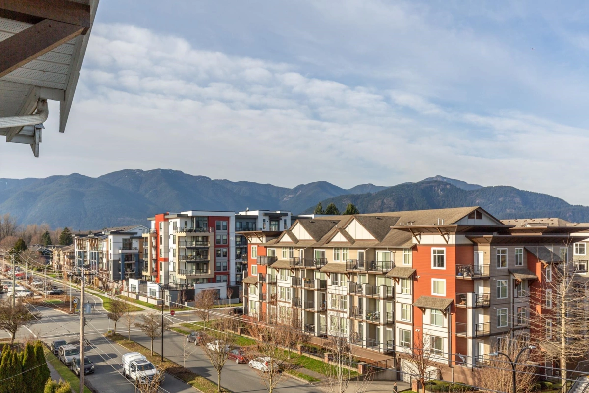 Backyard Photo of 408 45630 Spadina Avenue, Chilliwack, BC