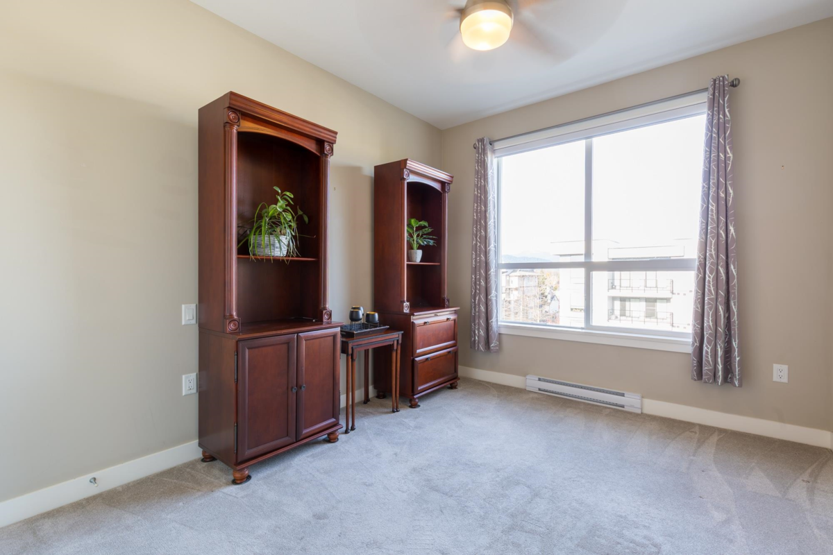 Entry Foyer Photo of 408 45630 Spadina Avenue, Chilliwack, BC