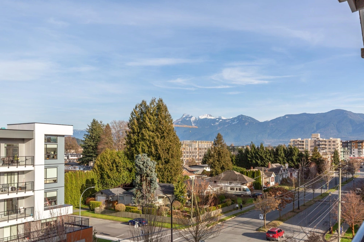 Front Yard Photo of 408 45630 Spadina Avenue, Chilliwack, BC