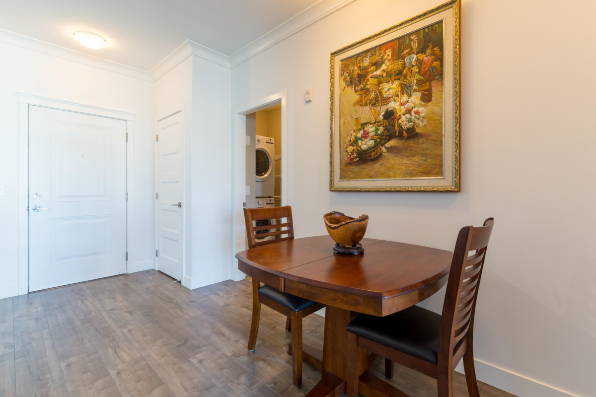 Walk-In Closet Photo of 408 45630 Spadina Avenue, Chilliwack, BC