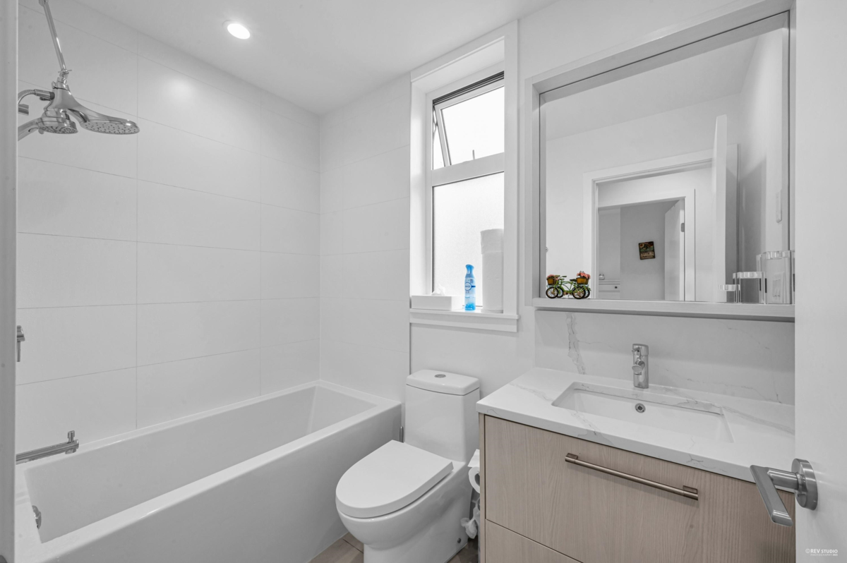 Entry Foyer Photo of 101 2035 Glenaire Drive, North Vancouver, BC