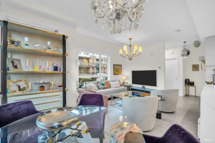Kitchen Island Photo of 101 2035 Glenaire Drive, North Vancouver, BC
