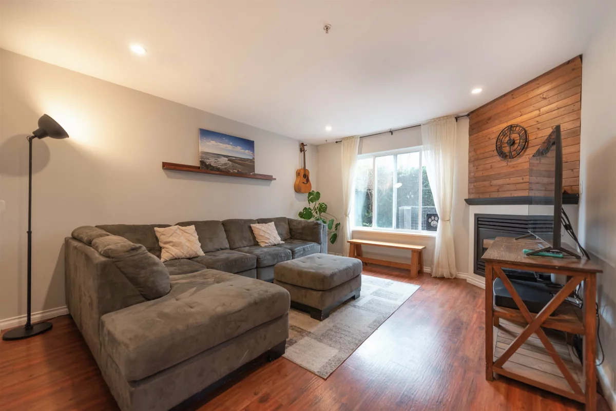 Breakfast Nook Photo of 111 5711 Ebbtide Street, Sechelt, BC