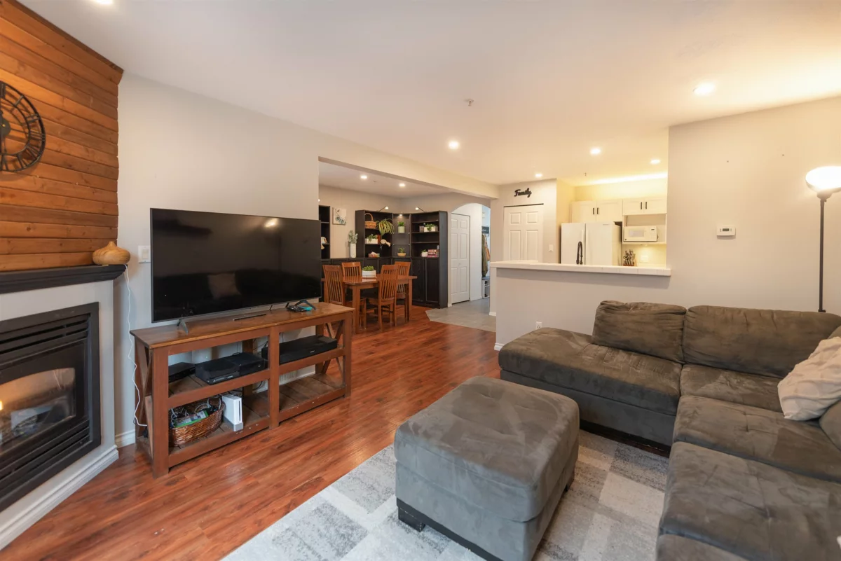 Primary Bathroom Photo of 111 5711 Ebbtide Street, Sechelt, BC