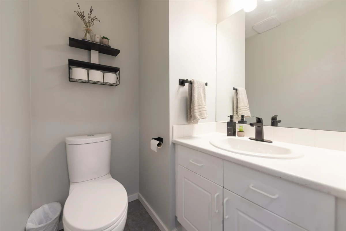 Walk-In Closet Photo of 111 5711 Ebbtide Street, Sechelt, BC