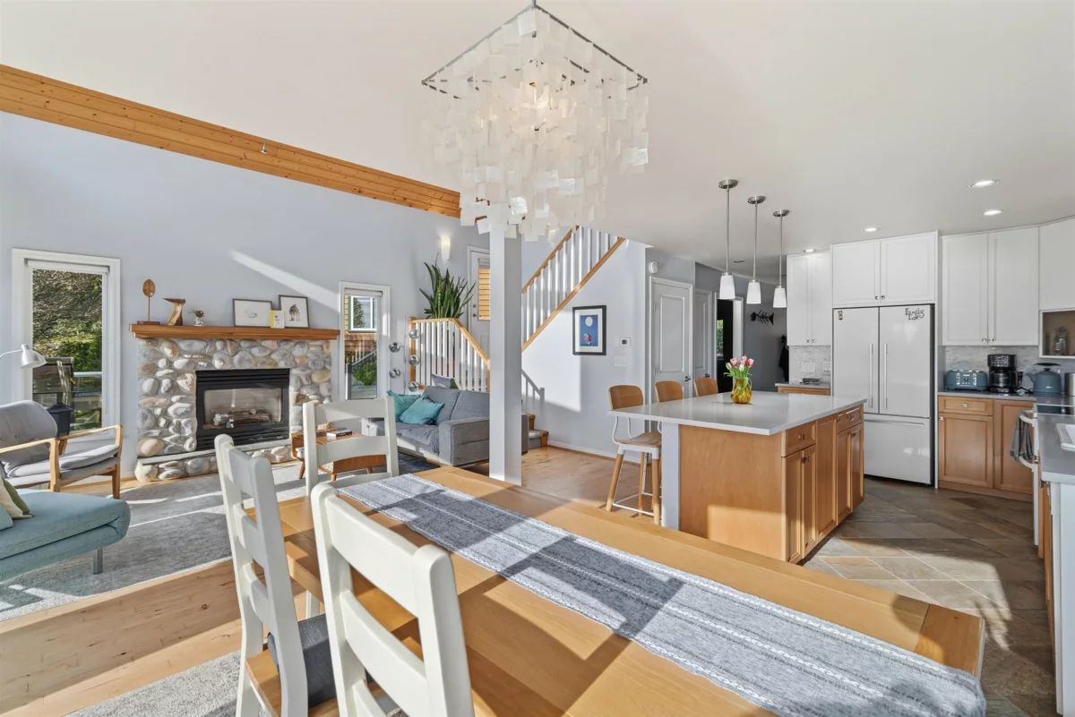 Breakfast Nook Photo of 481 Central Avenue, Gibsons, BC