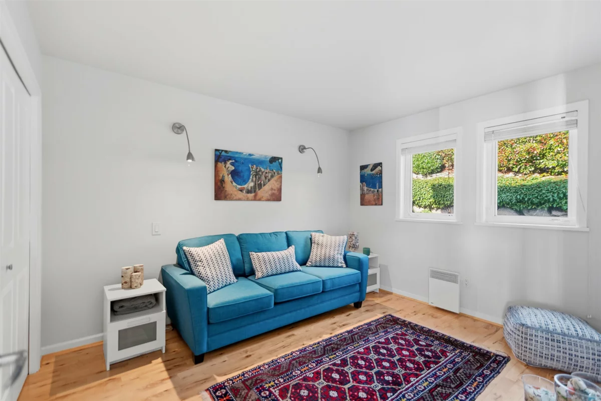 Entry Foyer Photo of 481 Central Avenue, Gibsons, BC