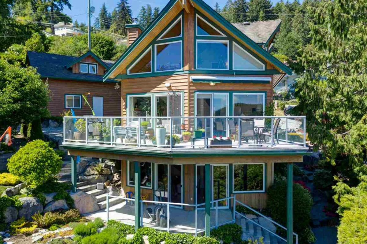 Family Room Photo of 481 Central Avenue, Gibsons, BC