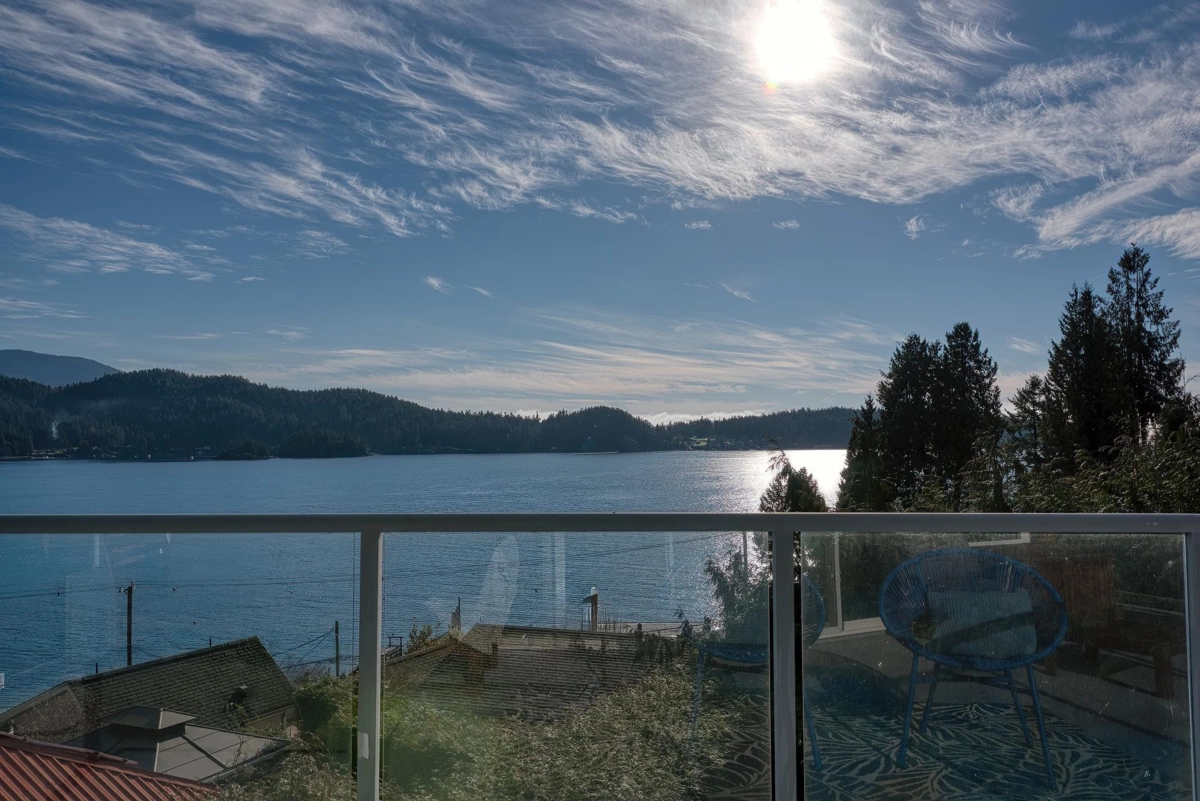 Guest Bathroom Photo of 481 Central Avenue, Gibsons, BC
