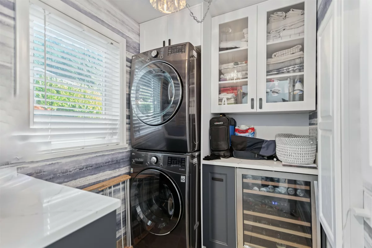 Hallway Photo of 481 Central Avenue, Gibsons, BC