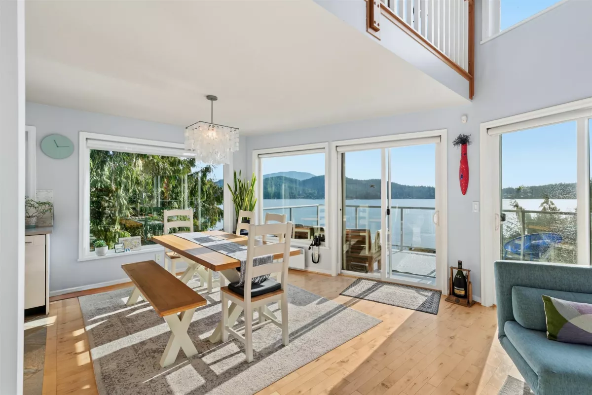 Kitchen Island Photo of 481 Central Avenue, Gibsons, BC