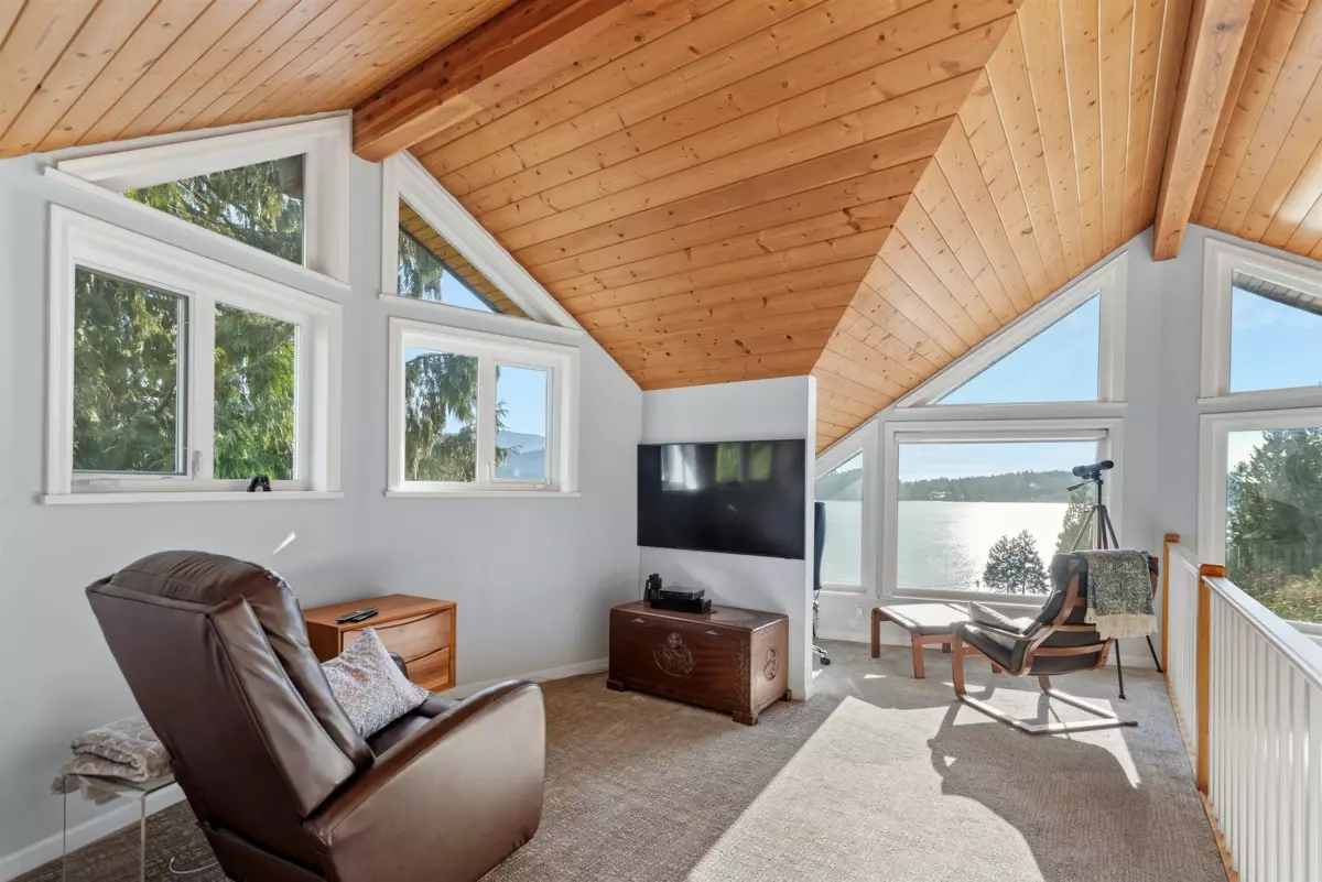 Loft / Bonus Room Photo of 481 Central Avenue, Gibsons, BC