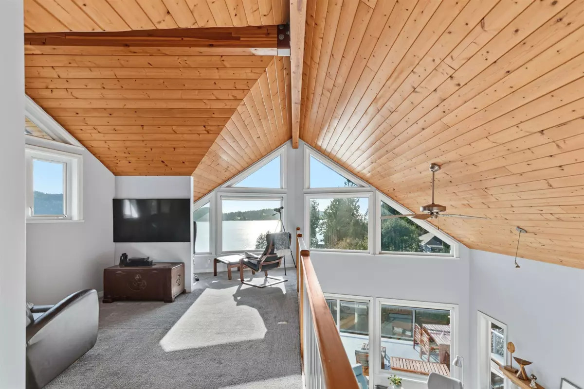 Office / Den Photo of 481 Central Avenue, Gibsons, BC