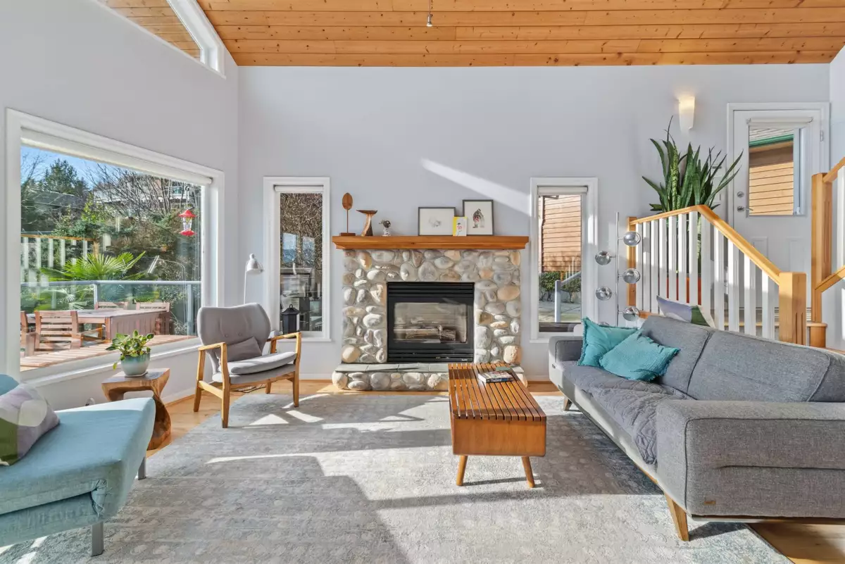 Primary Bedroom Photo of 481 Central Avenue, Gibsons, BC