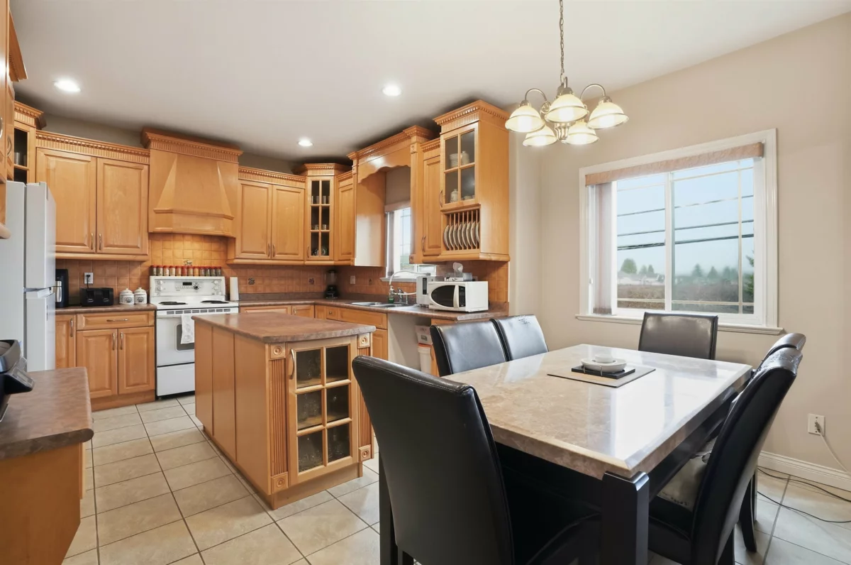 Breakfast Nook Photo of 6593 125a Street, Surrey, BC