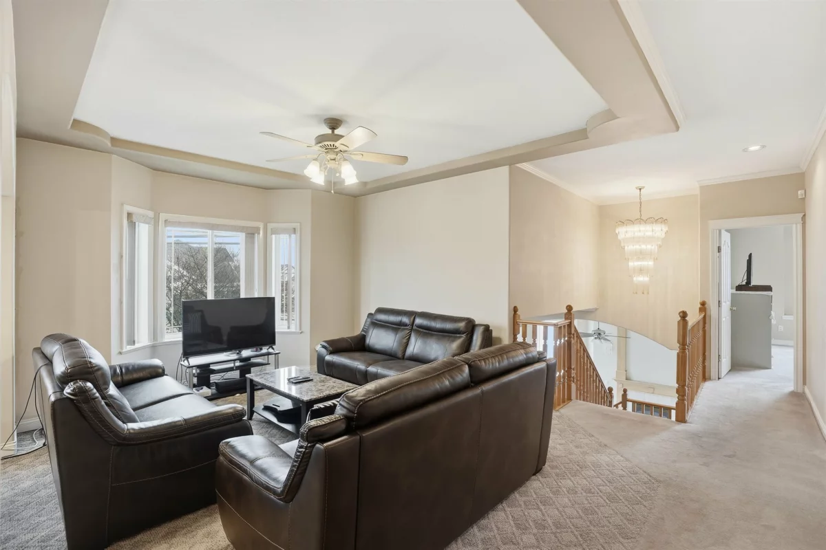 Kitchen Island Photo of 6593 125a Street, Surrey, BC