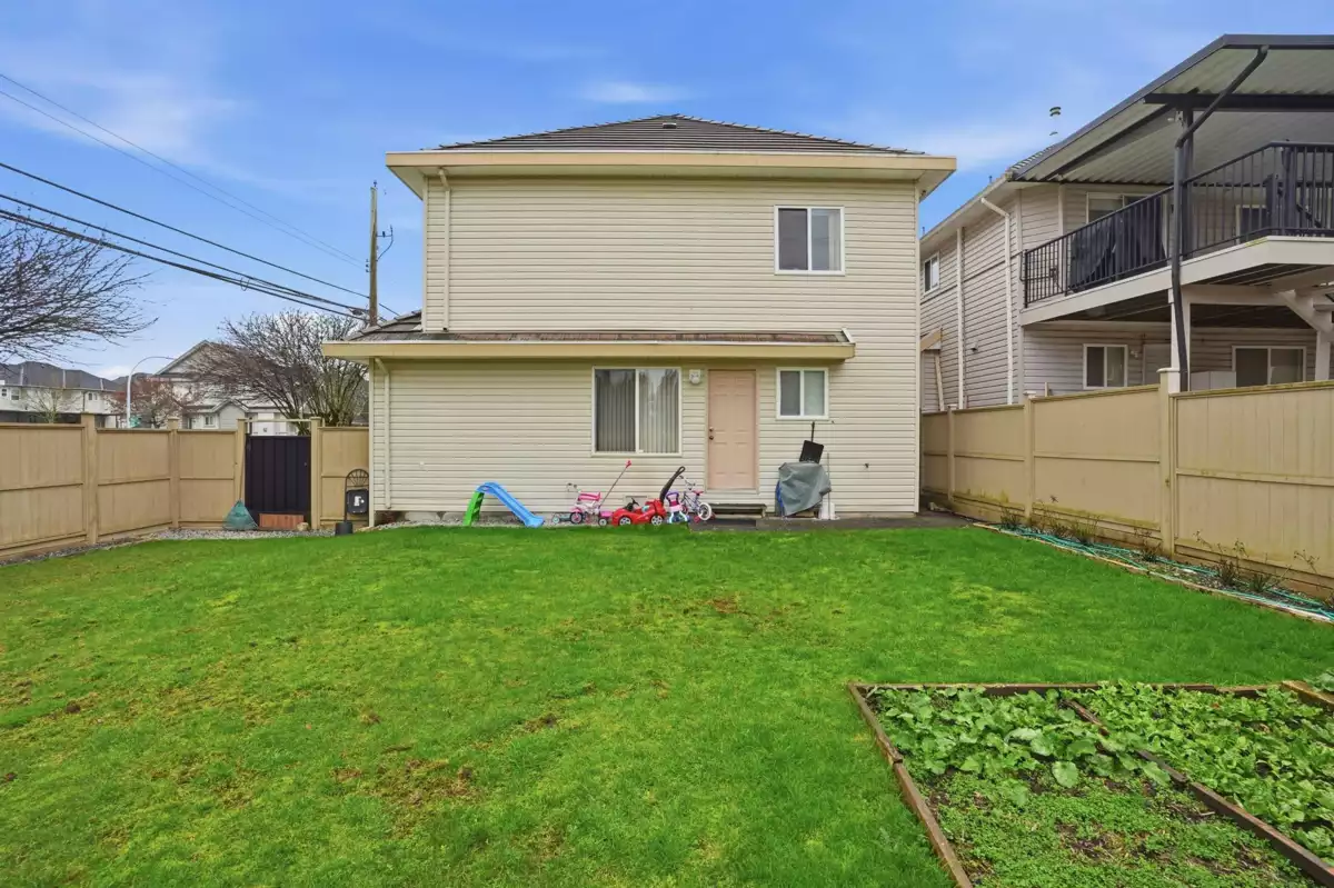 Laundry Room Photo of 6593 125a Street, Surrey, BC