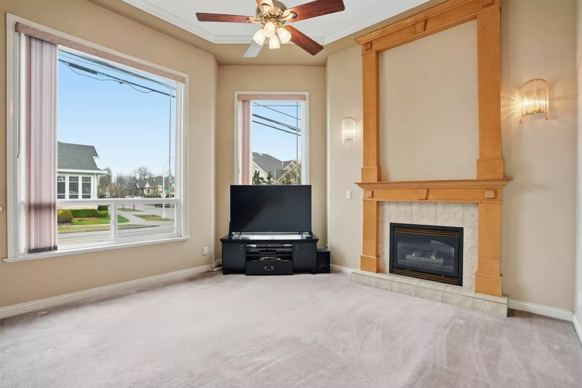 Living Room Photo of 6593 125a Street, Surrey, BC