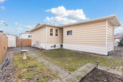 Front Yard Photo of 101 9055 Ashwell Road, Chilliwack, BC
