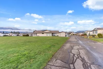 Garden / Landscaping Photo of 101 9055 Ashwell Road, Chilliwack, BC