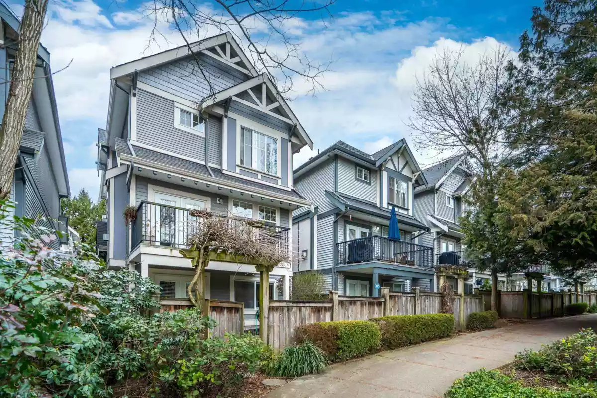 Living Room Photo of 14 20589 66 Avenue, Langley, BC