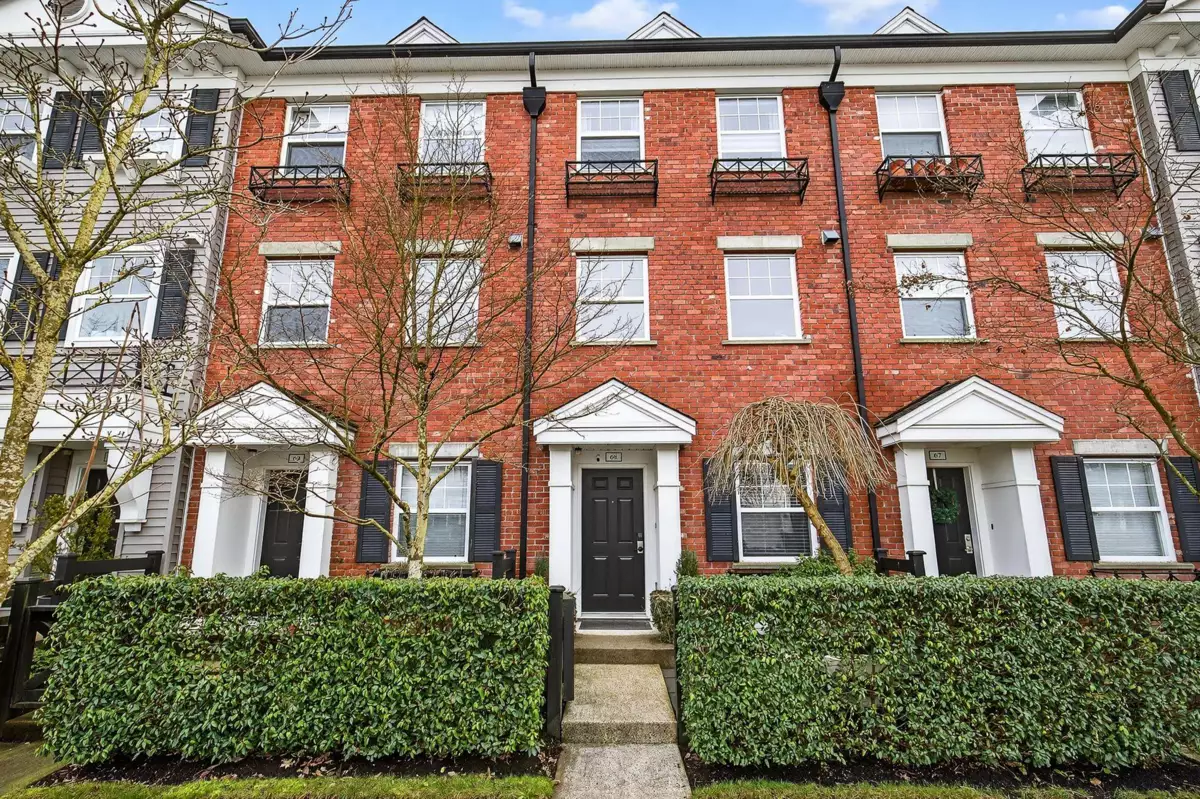 Living Room Photo of 68 11067 Barnston View Road, Pitt Meadows, BC