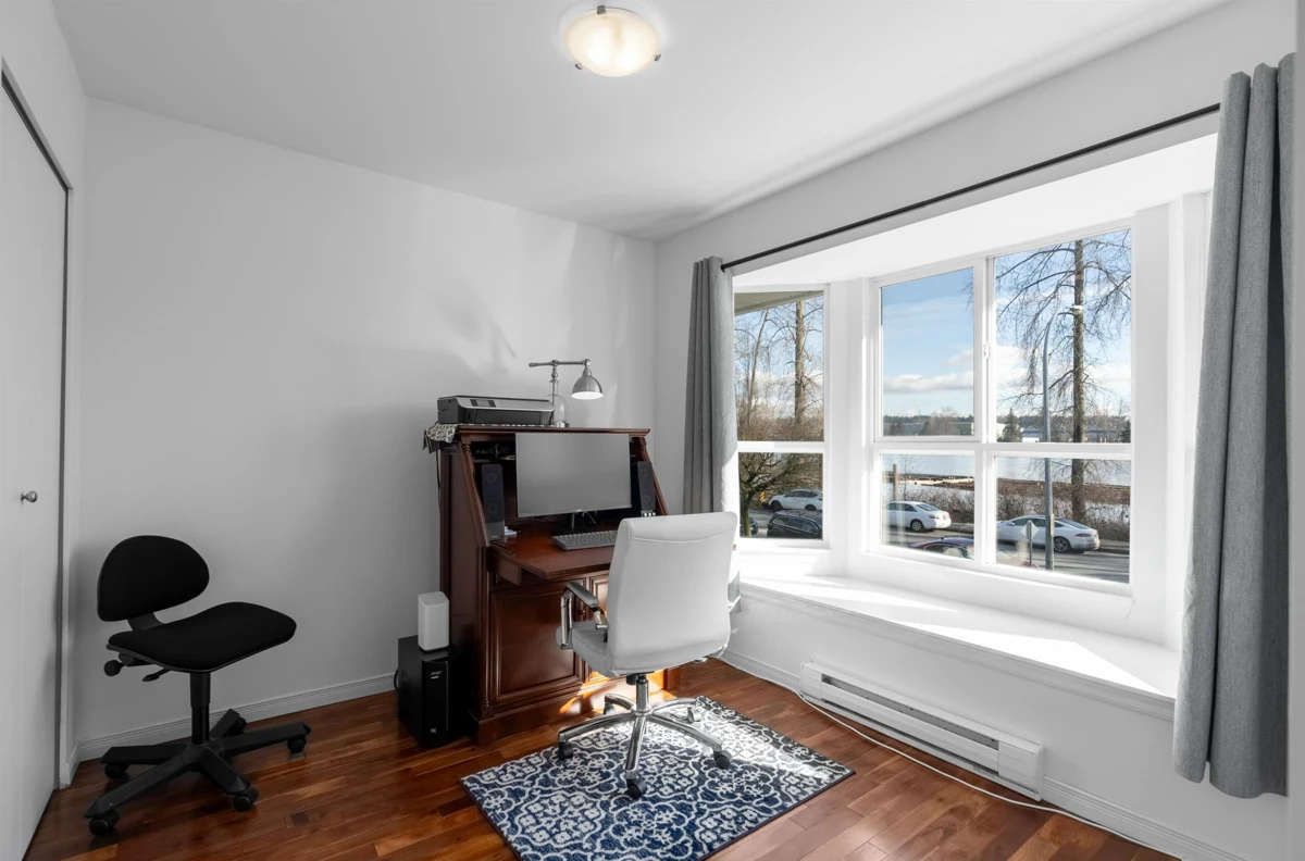 Entry Foyer Photo of 1455 South Dyke Road, New Westminster, BC