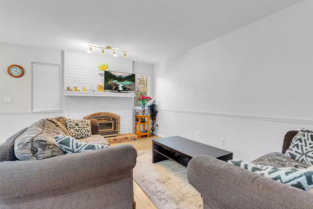 Breakfast Nook Photo of 12905 65 Avenue, Surrey, BC