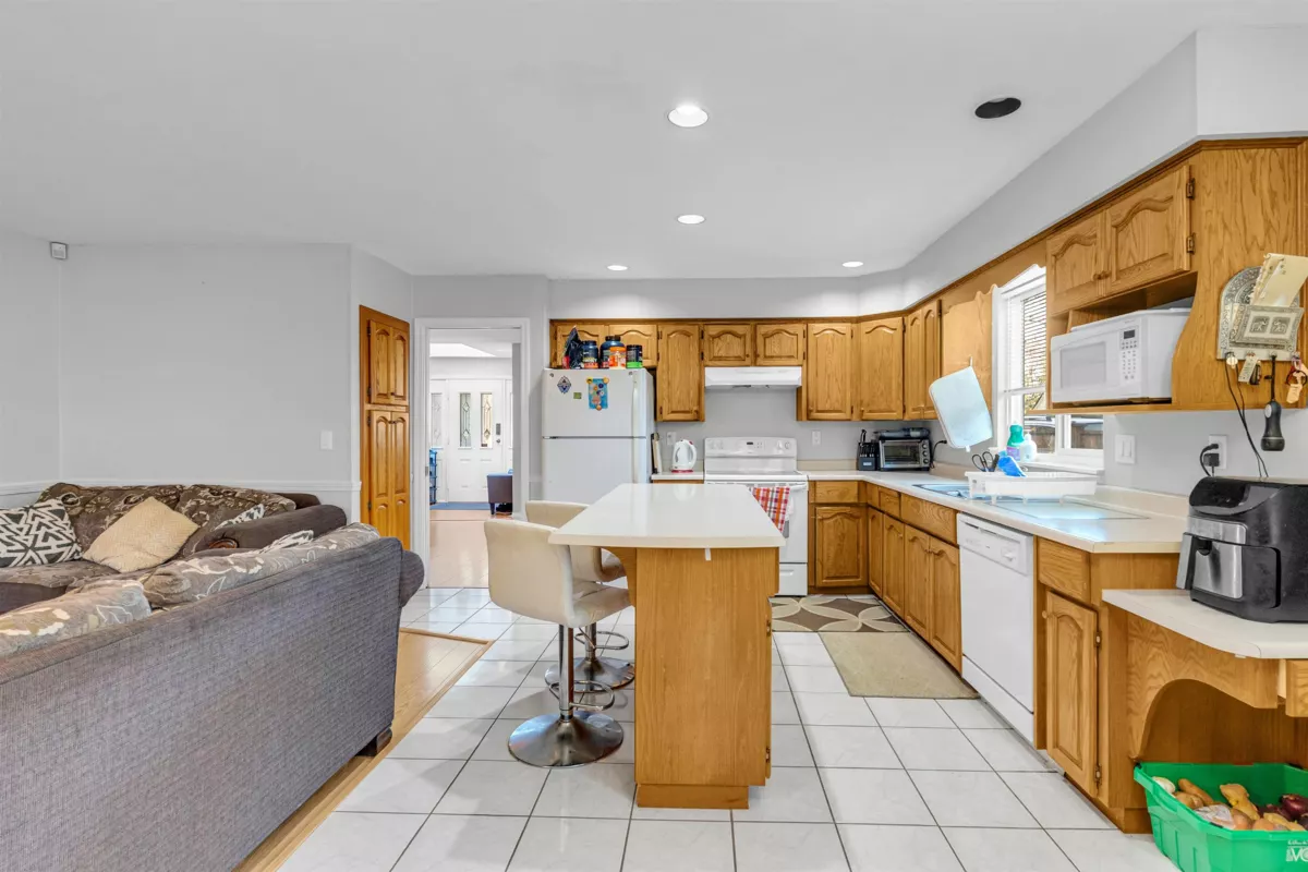 Family Room Photo of 12905 65 Avenue, Surrey, BC