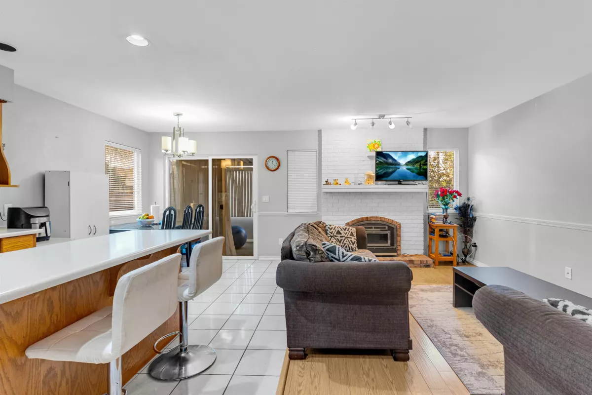 Living Room Photo of 12905 65 Avenue, Surrey, BC