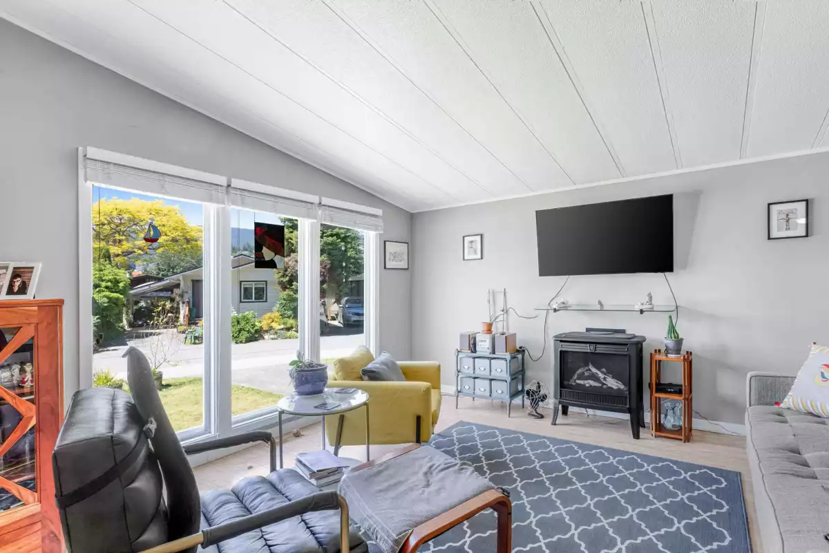 Dining Area Photo of 400A Sundance Crescent, West Vancouver, BC