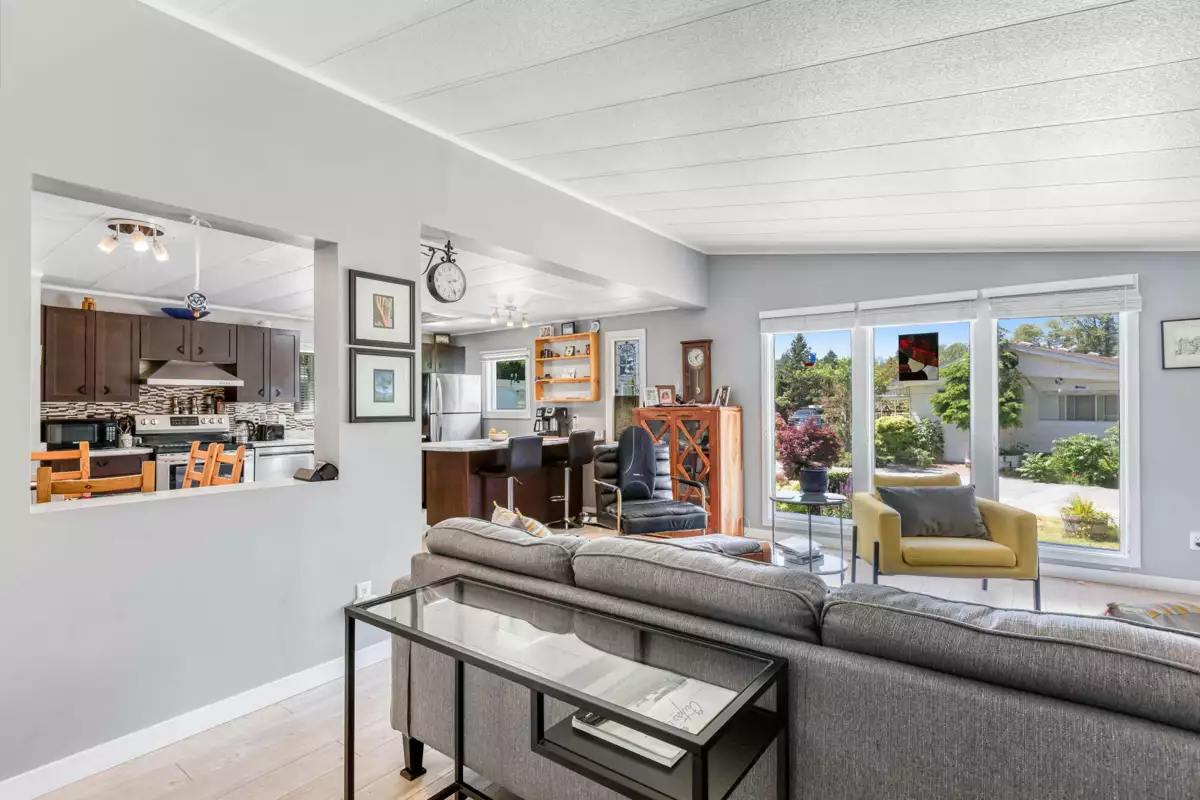 Walk-In Closet Photo of 400A Sundance Crescent, West Vancouver, BC