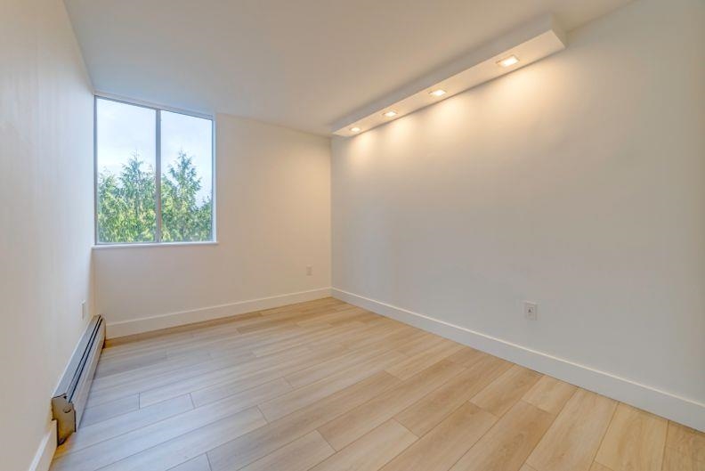 Breakfast Nook Photo of 1108 2004 Fullerton Avenue, North Vancouver, BC