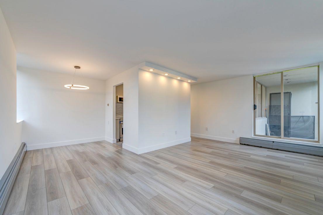 Living Room Photo of 1108 2004 Fullerton Avenue, North Vancouver, BC