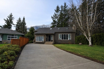 1009 Cypress Place, Squamish, BC, Squamish — Single Family Residence for sale