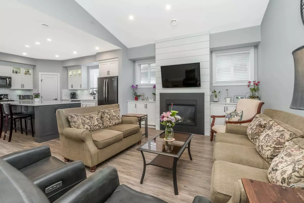 Breakfast Nook Photo of 34711 2 Avenue, Abbotsford, BC