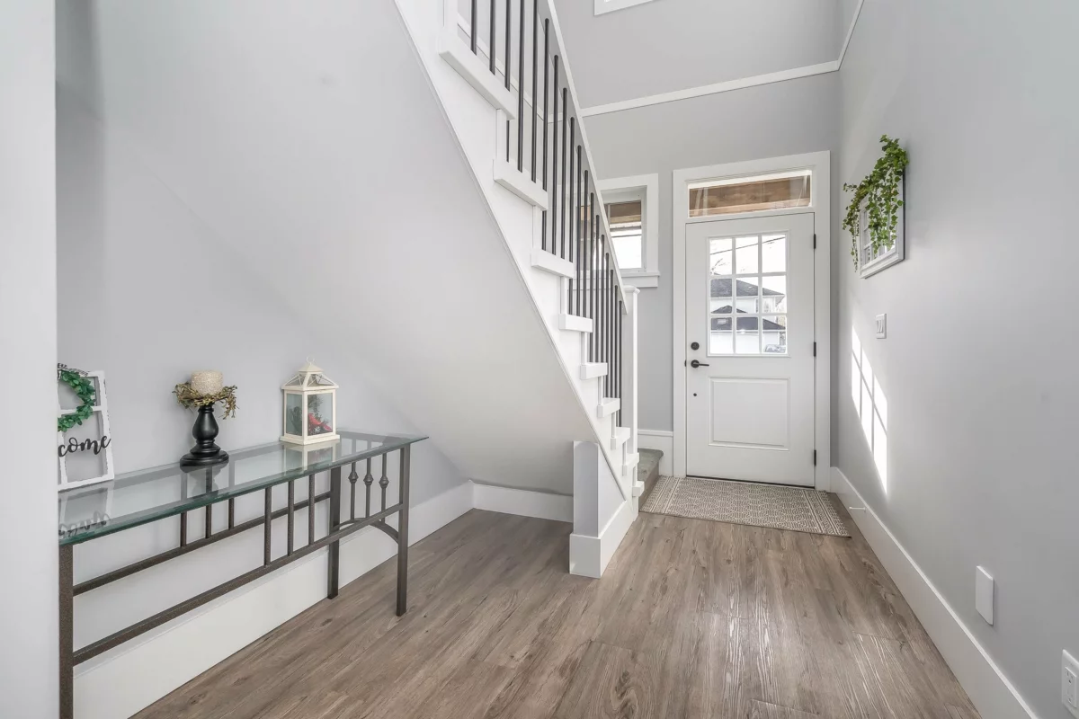 Dining Area Photo of 34711 2 Avenue, Abbotsford, BC