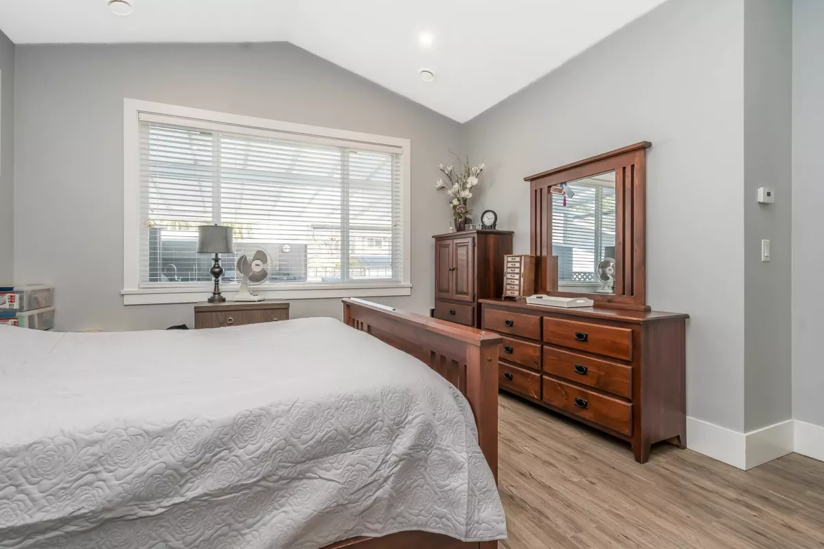 Entry Foyer Photo of 34711 2 Avenue, Abbotsford, BC