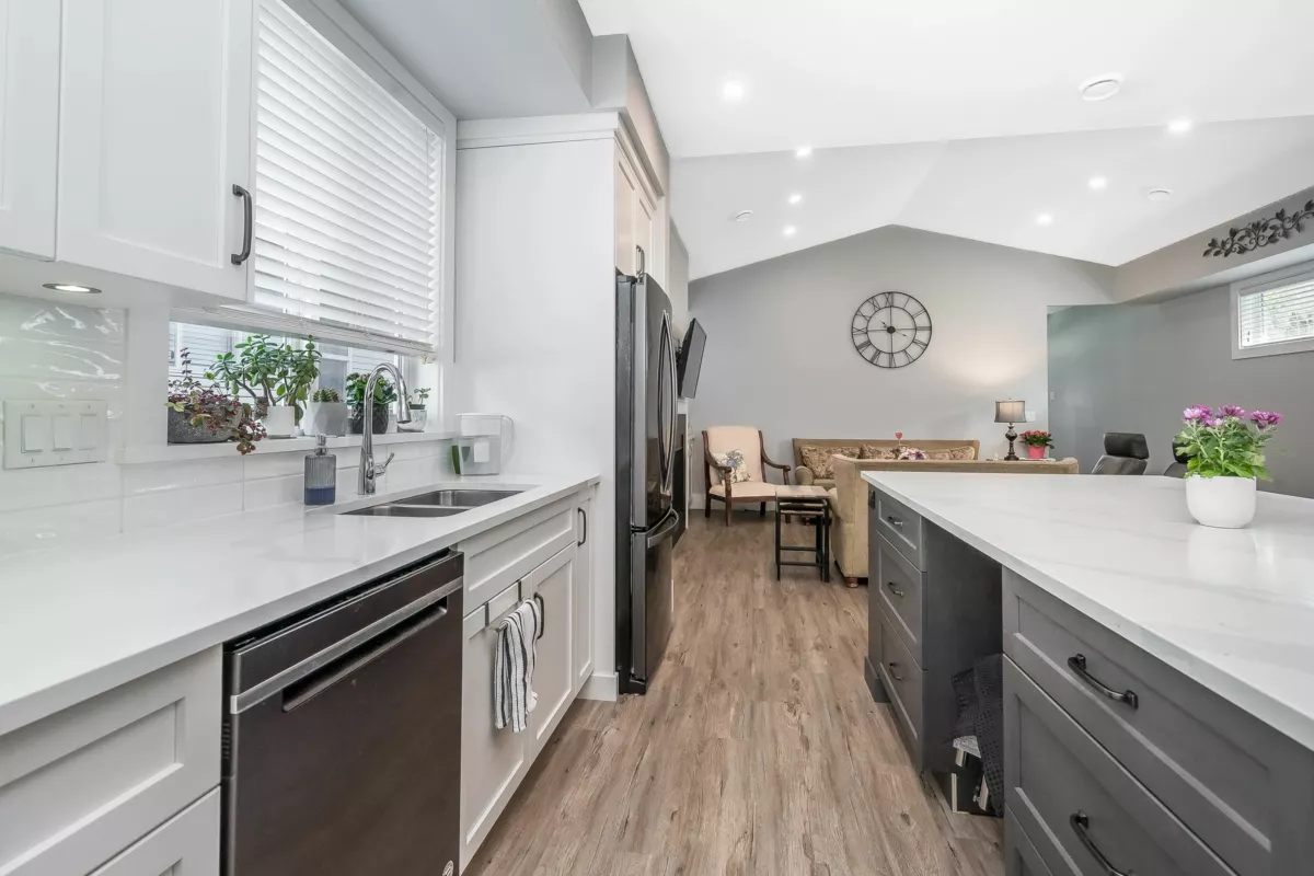 Guest Bathroom Photo of 34711 2 Avenue, Abbotsford, BC