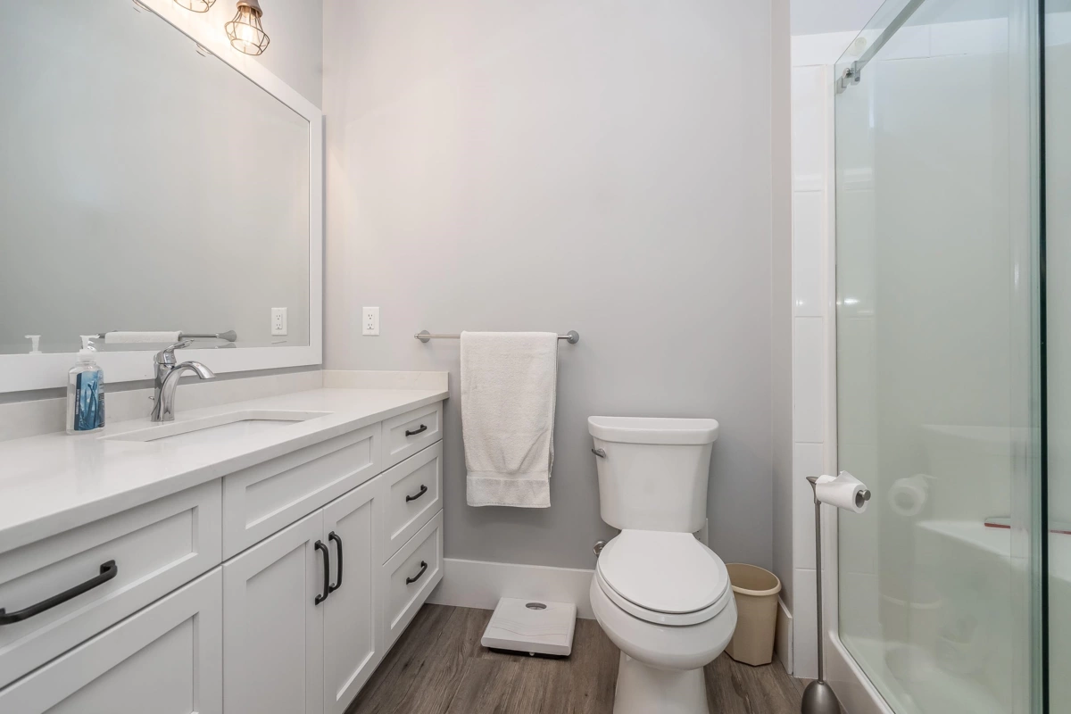 Hallway Photo of 34711 2 Avenue, Abbotsford, BC