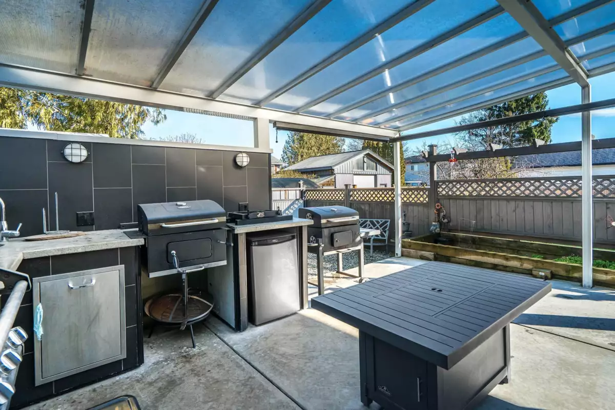 Hot Tub / Spa Photo of 34711 2 Avenue, Abbotsford, BC