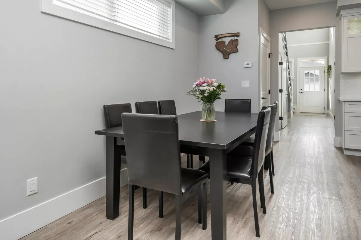 Kitchen Photo of 34711 2 Avenue, Abbotsford, BC