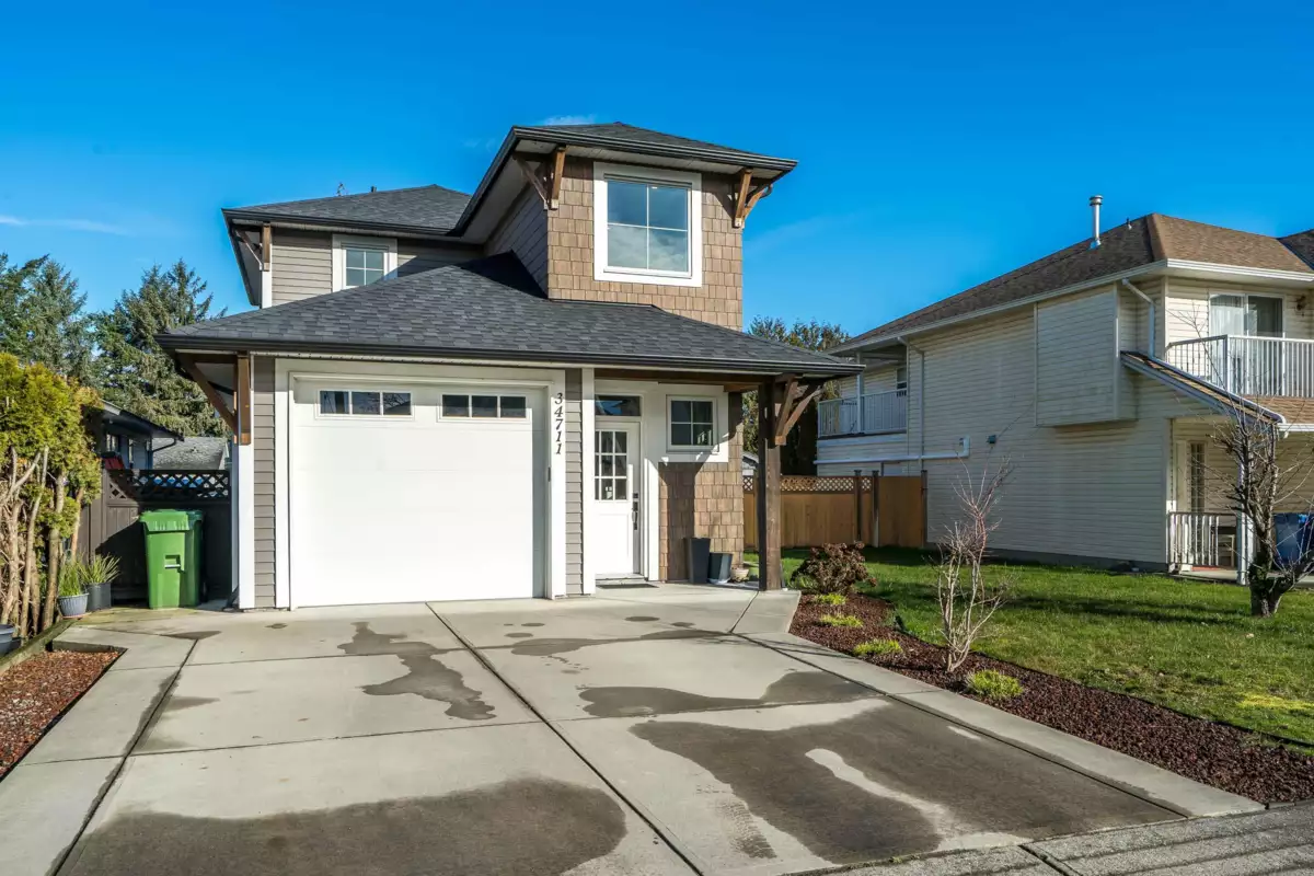 Living Room Photo of 34711 2 Avenue, Abbotsford, BC